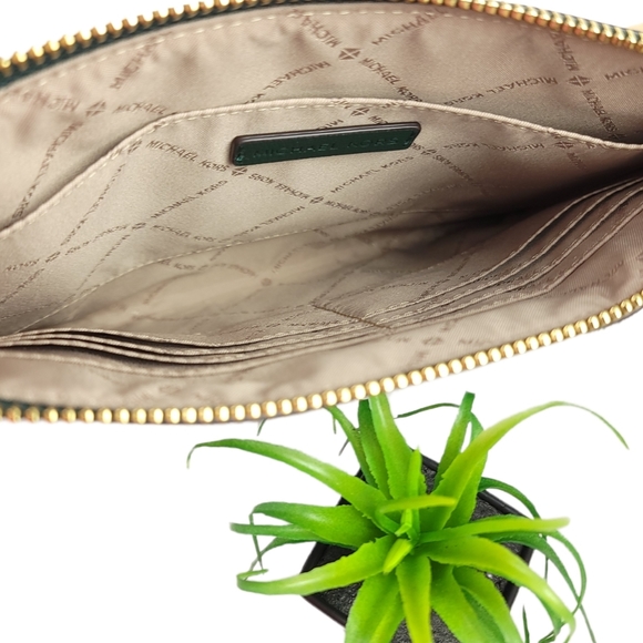 ⚠️LAST 1⚠️ Michael Kors Jet Set XL Zip Clutch Wristlet Green - Picture 3 of 6